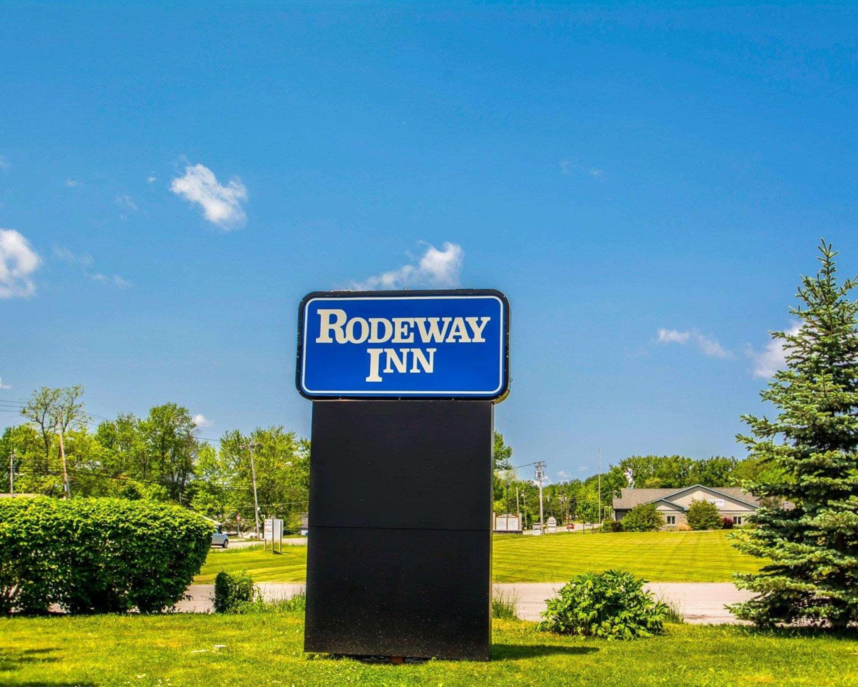 Rodeway Inn Lakeville Exterior photo